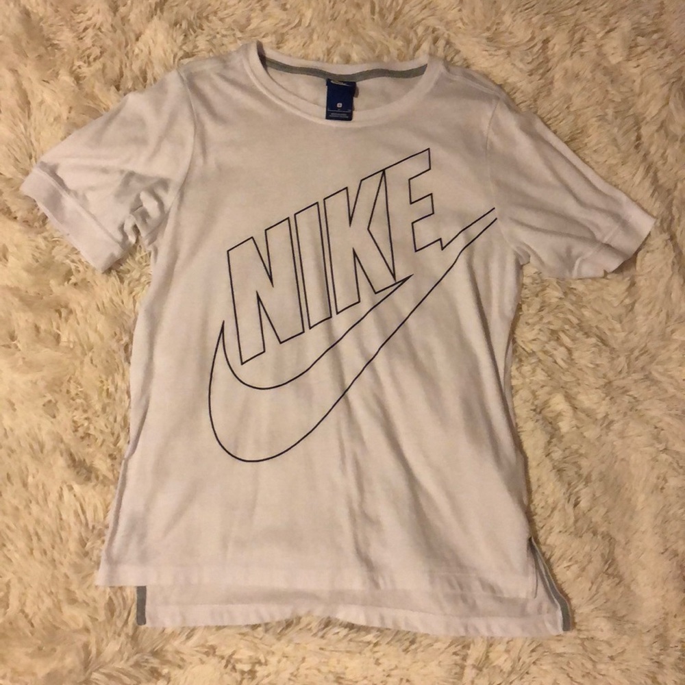 🔵 Nike shirt size small